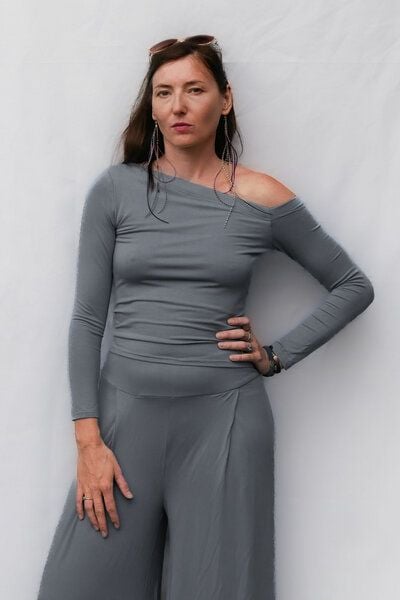 10 BODIES Asymmetrical Longsleeve aus Modal Tencel von 10 BODIES