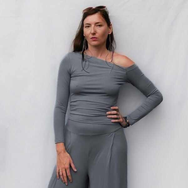 10 BODIES Asymmetrical Longsleeve aus Modal Tencel von 10 BODIES