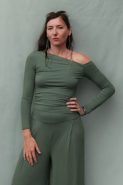 10 BODIES Asymmetrical Longsleeve aus Modal Tencel 10 BODIES Asymmetrical Longsleeve aus Modal Tencel von 10 BODIES