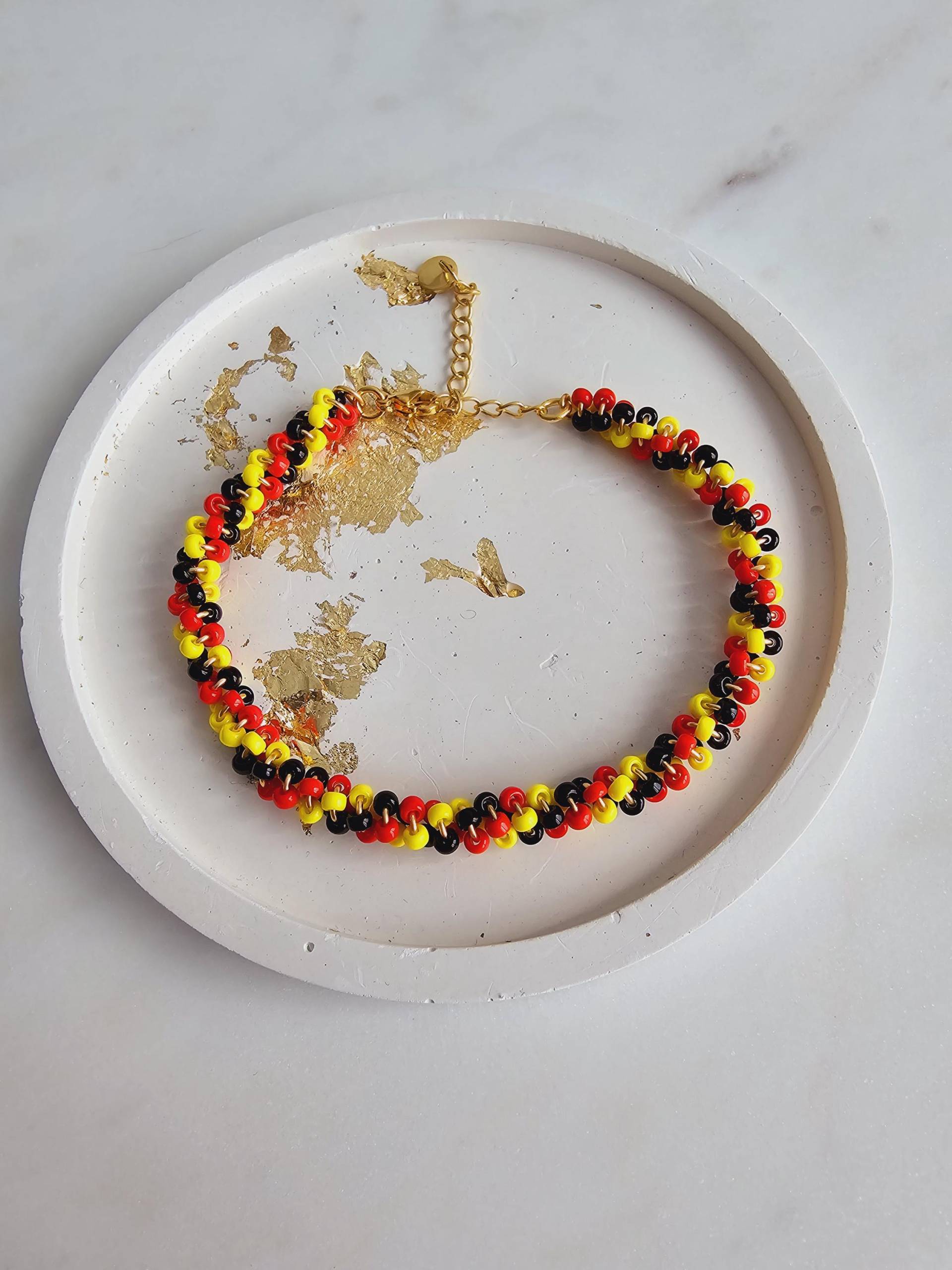 Deutschland Armband in Schwarz, Rot, Gold, Wm Em Olympia 2024 Fanartikel Deutschlandflagge Must Have Deutschland Armband in Schwarz, Rot, Gold, Wm Em Olympia 2024 Fanartikel Deutschlandflagge Must Have von 1000Gluecksmomente