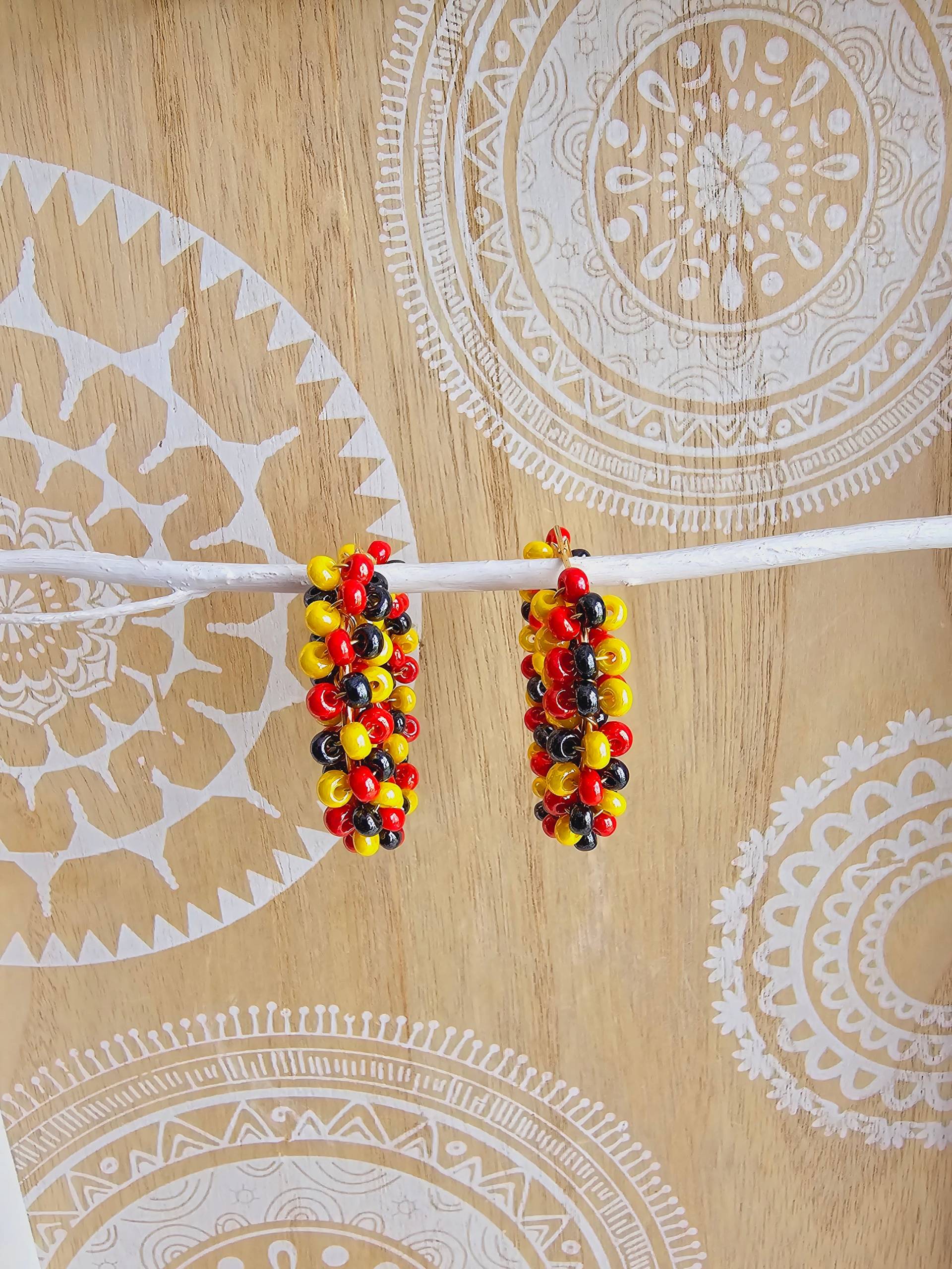 Deutschland Flagge Fahne Ohrringe Creolen Mit Glasperlen Freundschaft Em 2024 Deutschland Flagge Fahne Ohrringe Creolen Mit Glasperlen Freundschaft Em 2024 von 1000Gluecksmomente