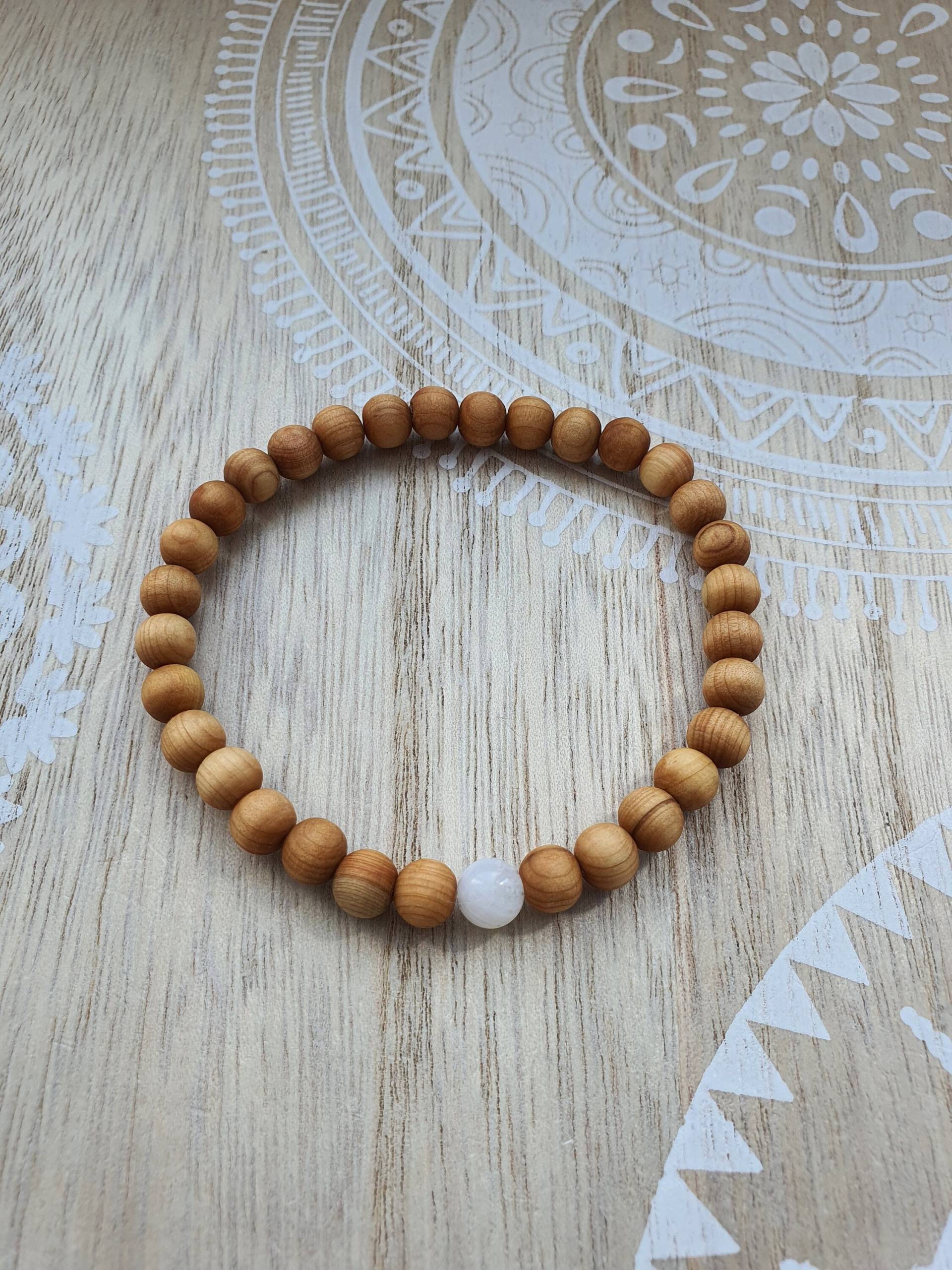 Diffuser Mala Armband Sandelholzperlen Sandelholz Sandalwood Buddhist Yoga Meditation Perlenarmband 6mm Mit Regenbogen Mondstein Diffuser Mala Armband Sandelholzperlen Sandelholz Sandalwood Buddhist Yoga Meditation Perlenarmband 6mm Mit Regenbogen Mondstein von 1000Gluecksmomente