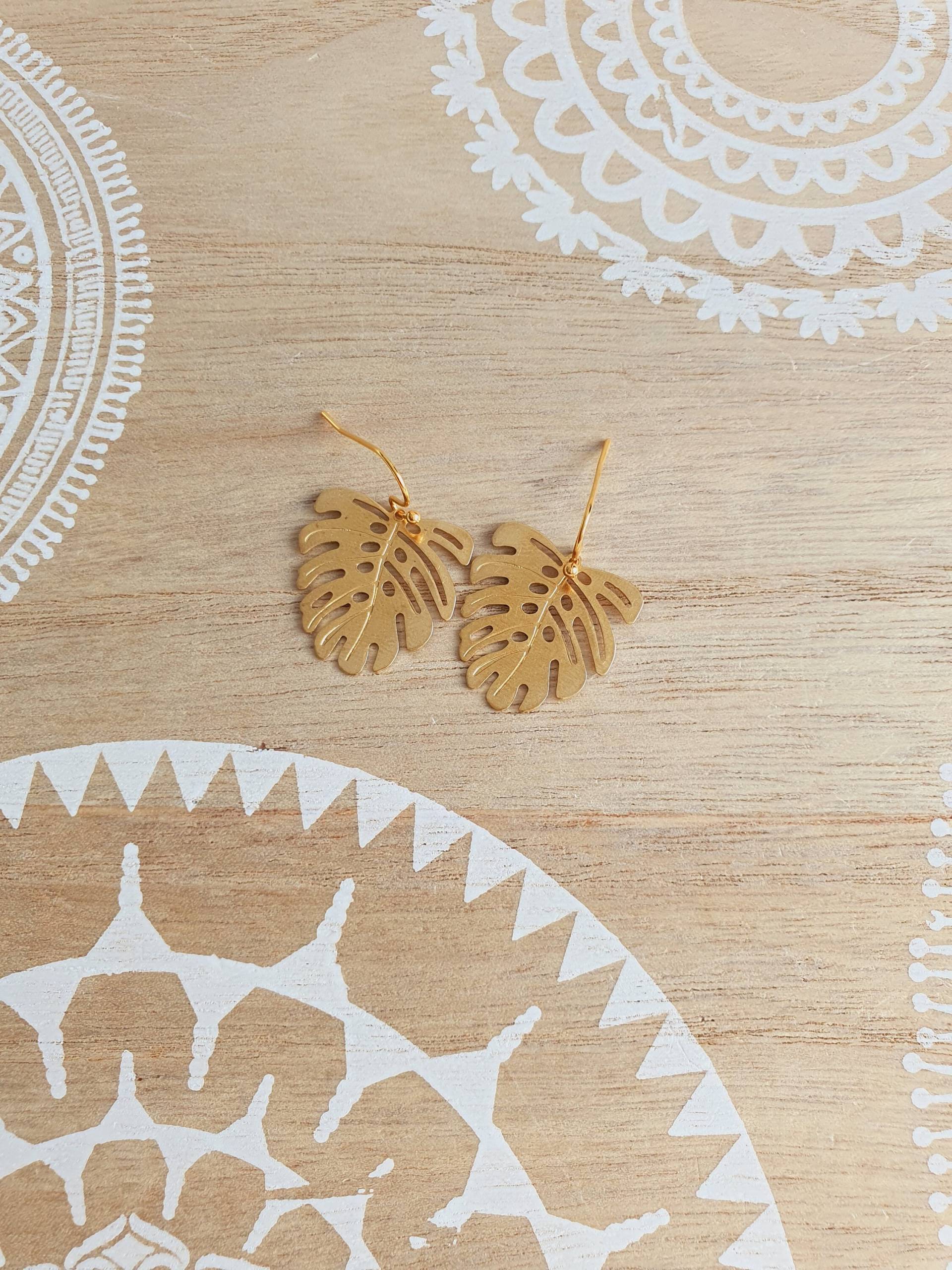 Filigrane Monstera Blatt Ohrringe in Gold Boho Namaste Yoga Bohemian Filigrane Monstera Blatt Ohrringe in Gold Boho Namaste Yoga Bohemian von 1000Gluecksmomente
