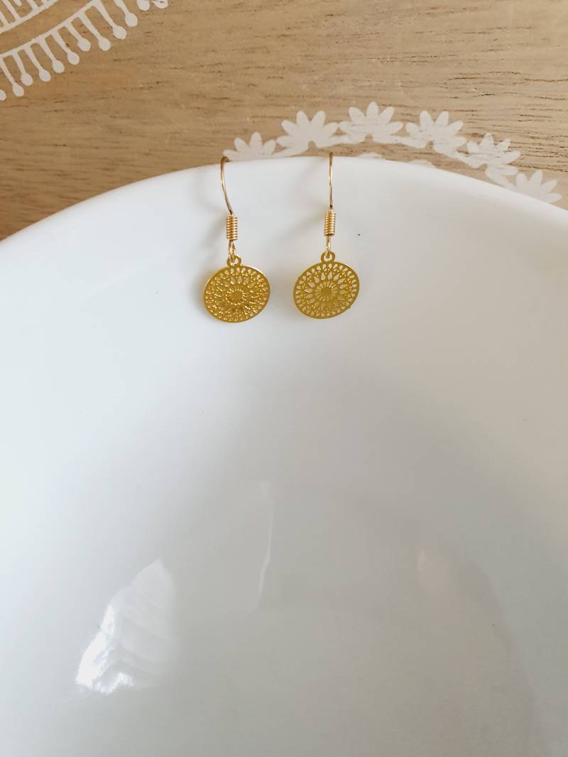 Filigrane Mandala Ornament Ohrringe in Gold Boho Namaste Yoga Bohemian von 1000Gluecksmomente