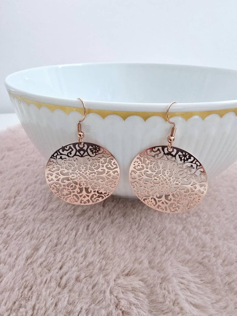 Filigrane Mandala Ornament Ohrringe in Rosegold 35mm Filigrane Mandala Ornament Ohrringe in Rosegold 35mm von 1000Gluecksmomente