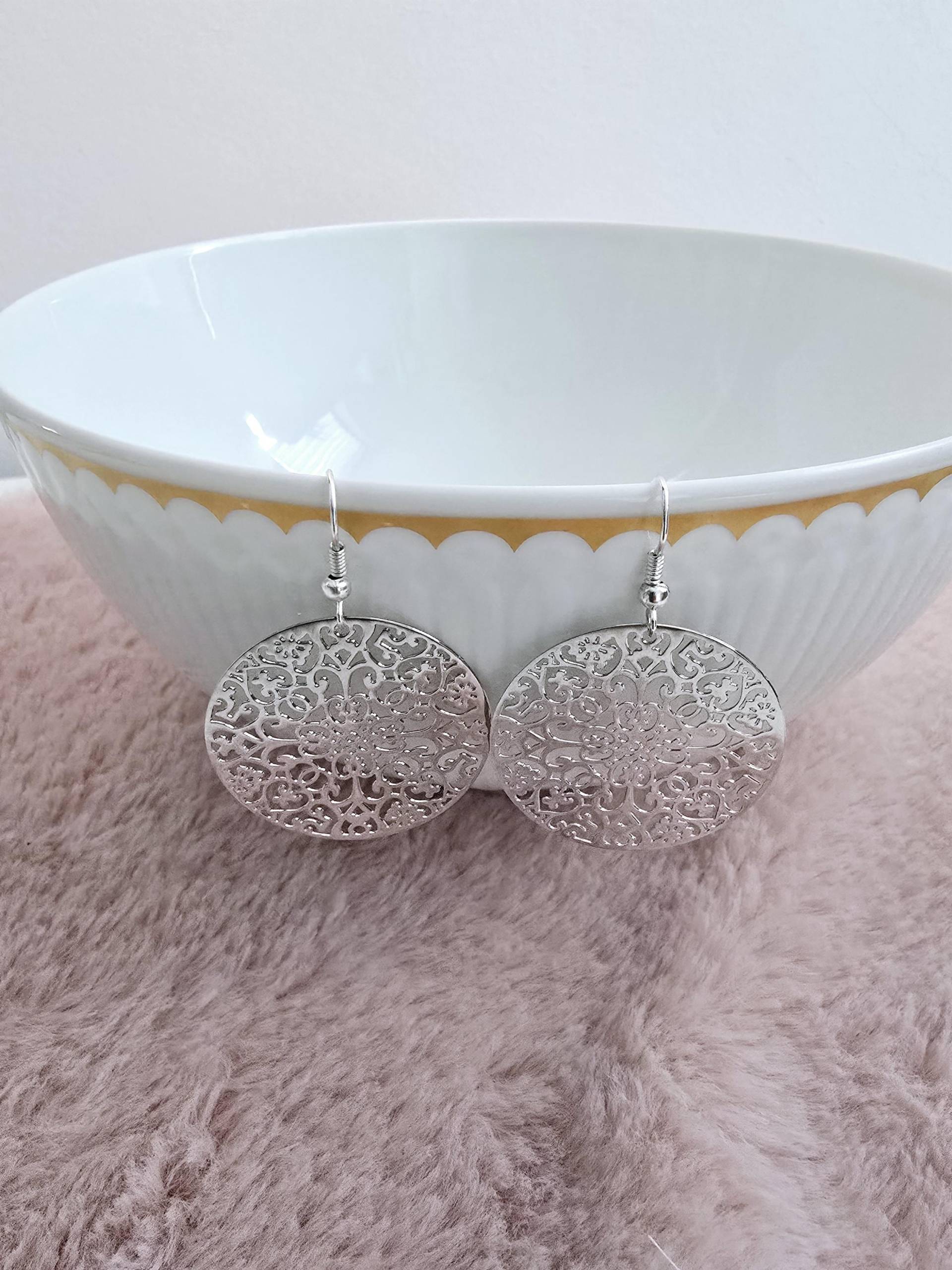 Filigrane Mandala Ornament Ohrringe in Silber 35mm Filigrane Mandala Ornament Ohrringe in Silber 35mm von 1000Gluecksmomente