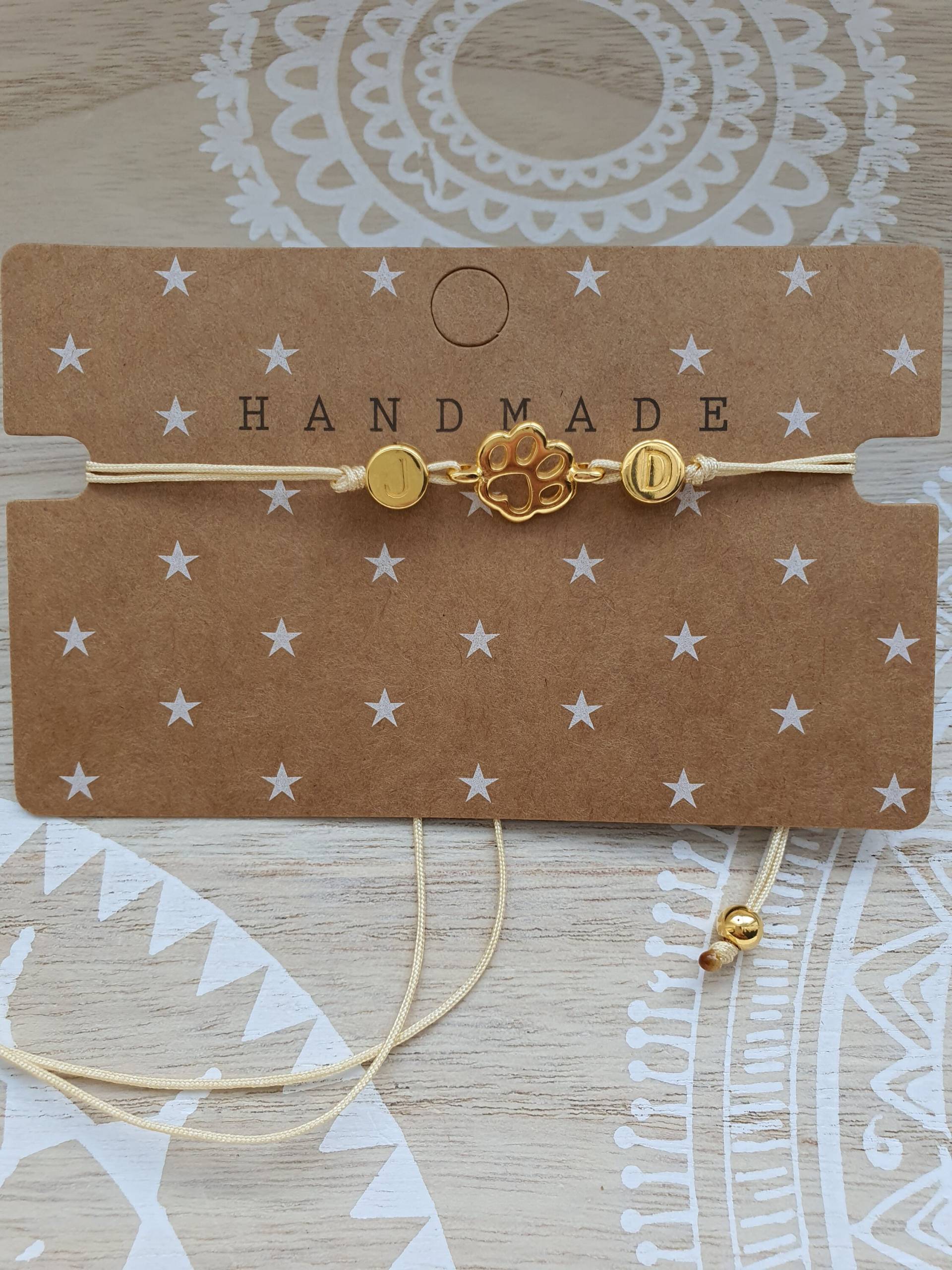 Initialen Armband Mit Buchstabe Gold Und Pfote Makramee Band Filigran Haustier Tier Hund Katze Initialen Armband Mit Buchstabe Gold Und Pfote Makramee Band Filigran Haustier Tier Hund Katze von 1000Gluecksmomente