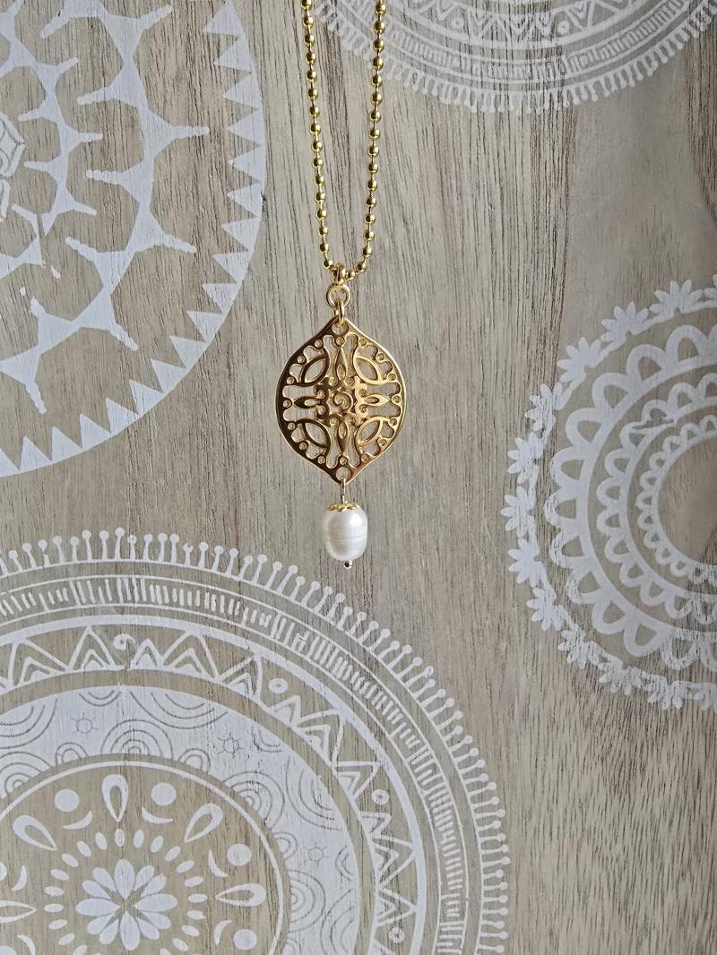 Lange Kette Gold/Arabesk Ornament Süßwasserperle Lange Kette Gold/Arabesk Ornament Süßwasserperle von 1000Gluecksmomente
