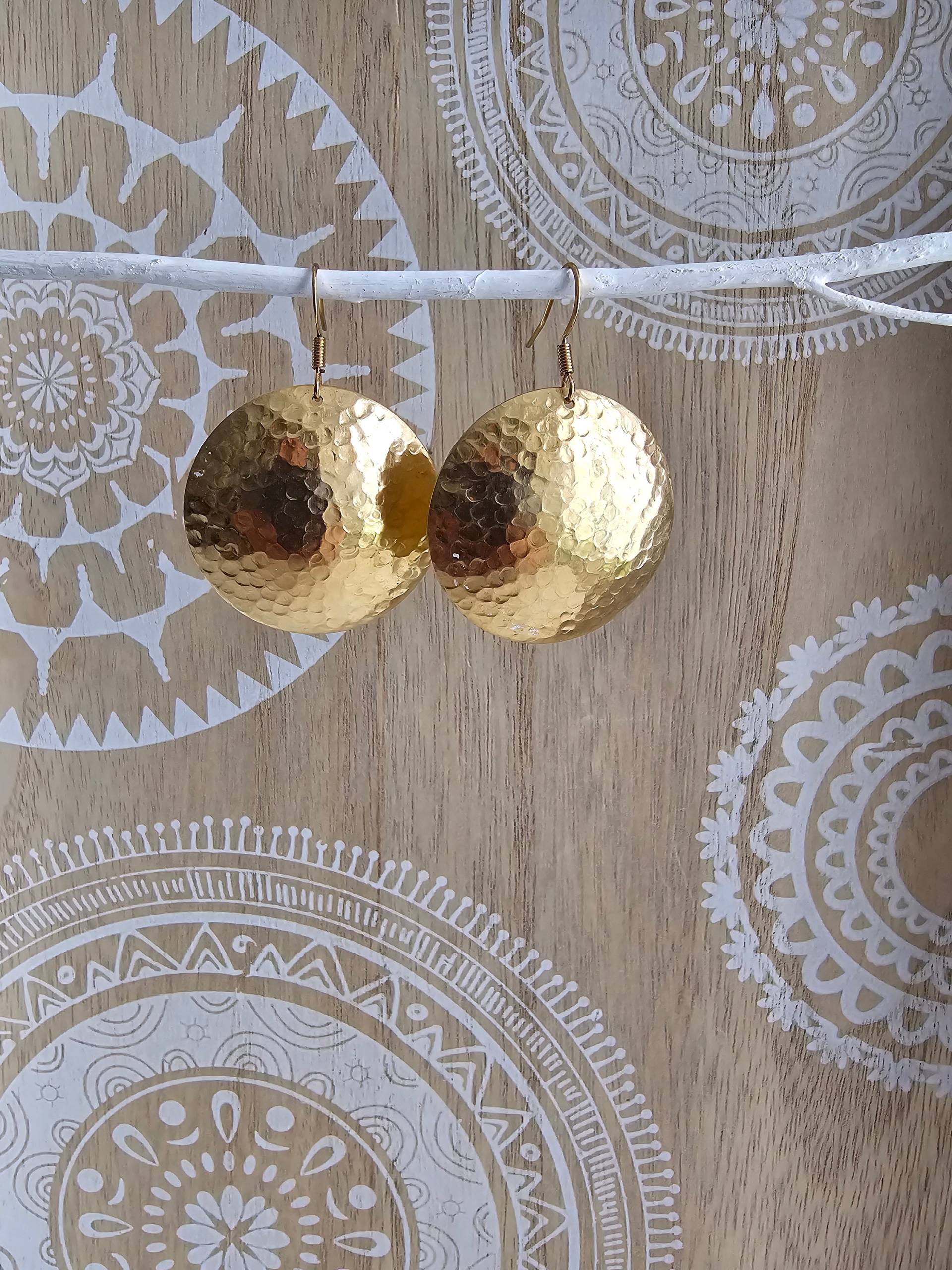 Messing Ohrringe Mit Gehämmerte Scheiben Boho Ethnic Gold Messing Ohrringe Mit Gehämmerte Scheiben Boho Ethnic Gold von 1000Gluecksmomente