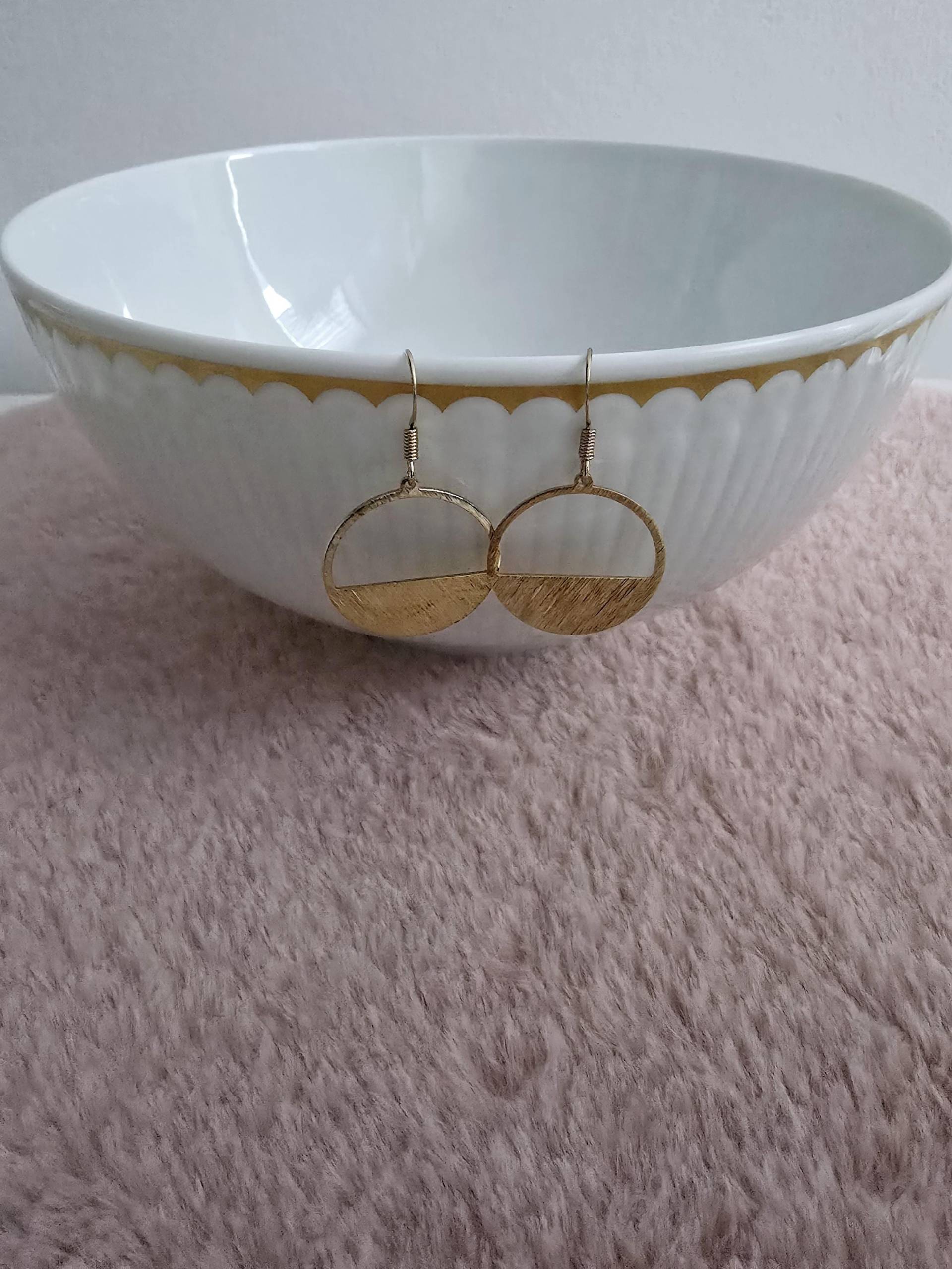 Messing Ohrringe Mit Kreis Anhänger Creole Aus Gold Messing Ohrringe Mit Kreis Anhänger Creole Aus Gold von 1000Gluecksmomente