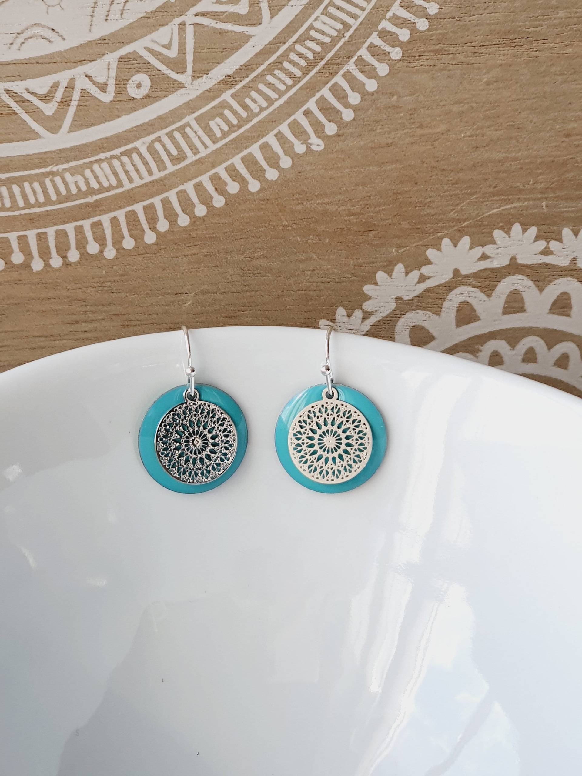 Ohrringe Mit Emaille Hell Blau Versilbert Ohrstopper Ohrringe Mit Emaille Hell Blau Versilbert Ohrstopper von 1000Gluecksmomente