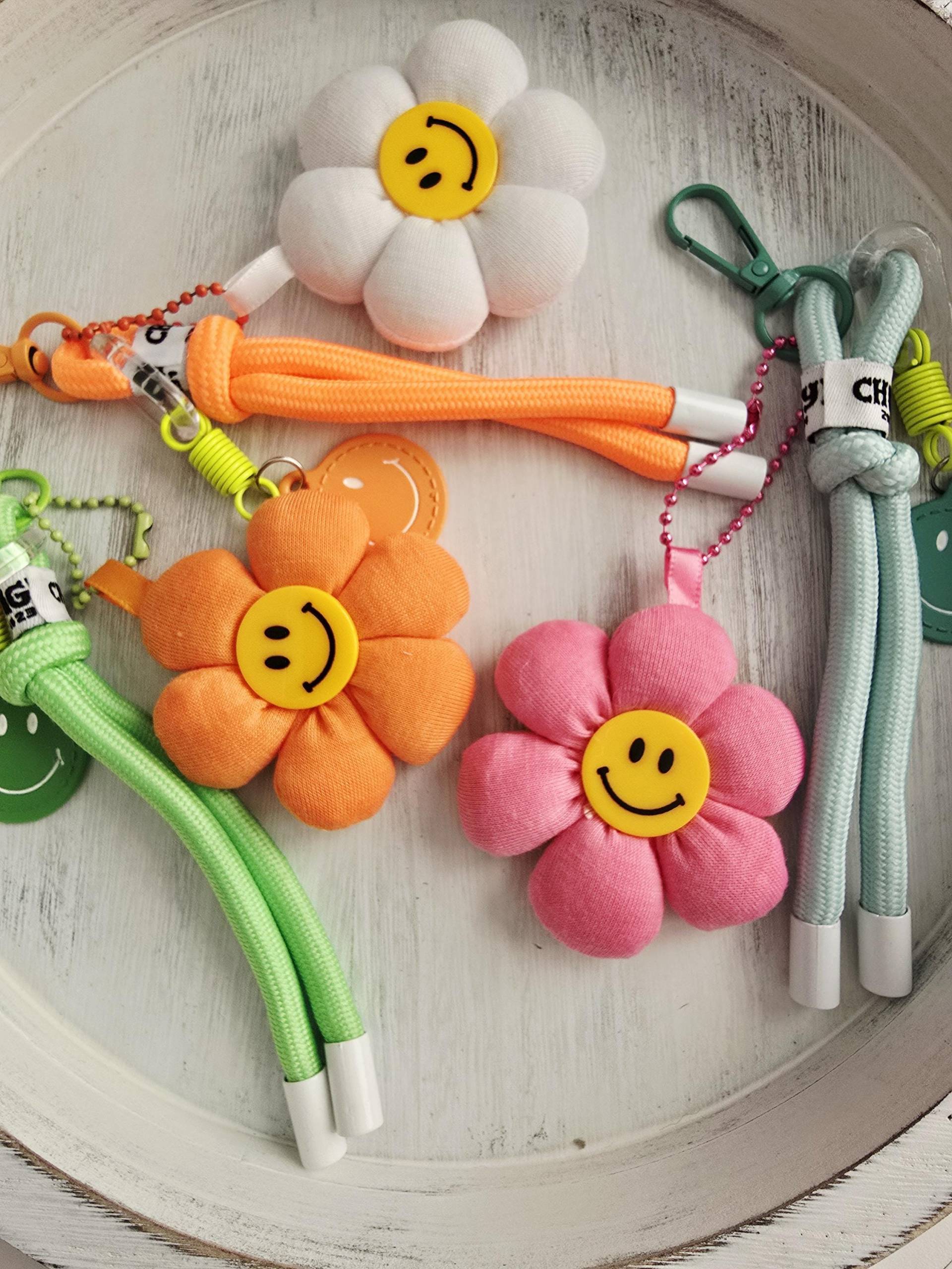 Schlüsselanhänger Smiley Mit Blume 7 Verschiedene Farben von 1000Gluecksmomente