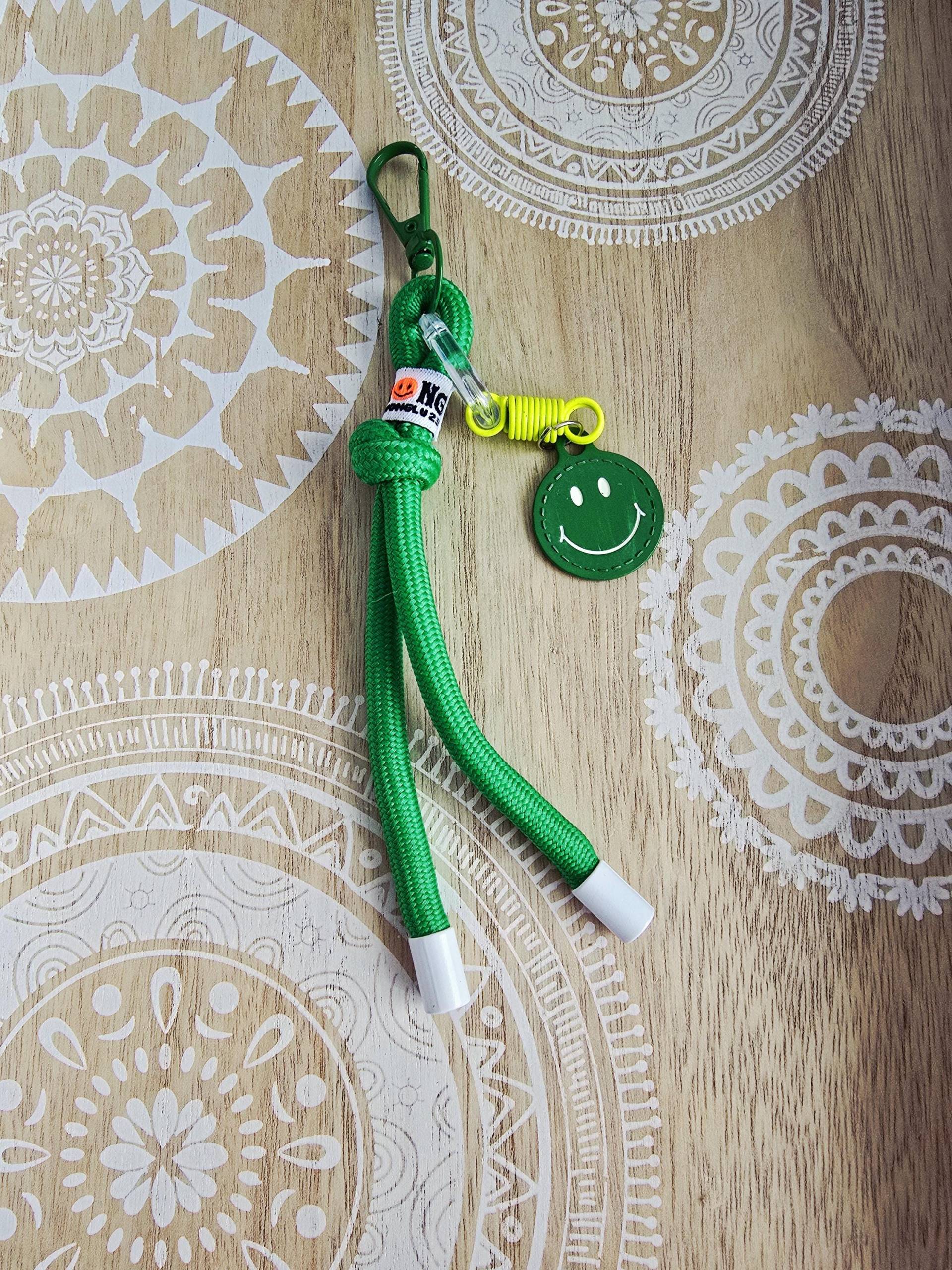 Schlüsselanhänger Smiley Mit Kordel Dunkelgrün Schlüsselanhänger Smiley Mit Kordel Dunkelgrün von 1000Gluecksmomente