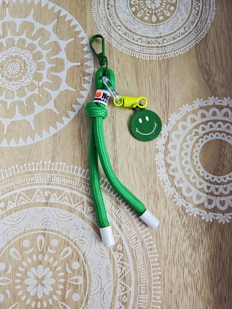 Schlüsselanhänger Smiley Mit Kordel Dunkelgrün Schlüsselanhänger Smiley Mit Kordel Dunkelgrün von 1000Gluecksmomente