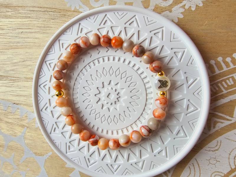 Schmetterling Armband Mit Natursteinperlen Und Perlmuttschmetterling Schmetterling Armband Mit Natursteinperlen Und Perlmuttschmetterling von 1000Gluecksmomente