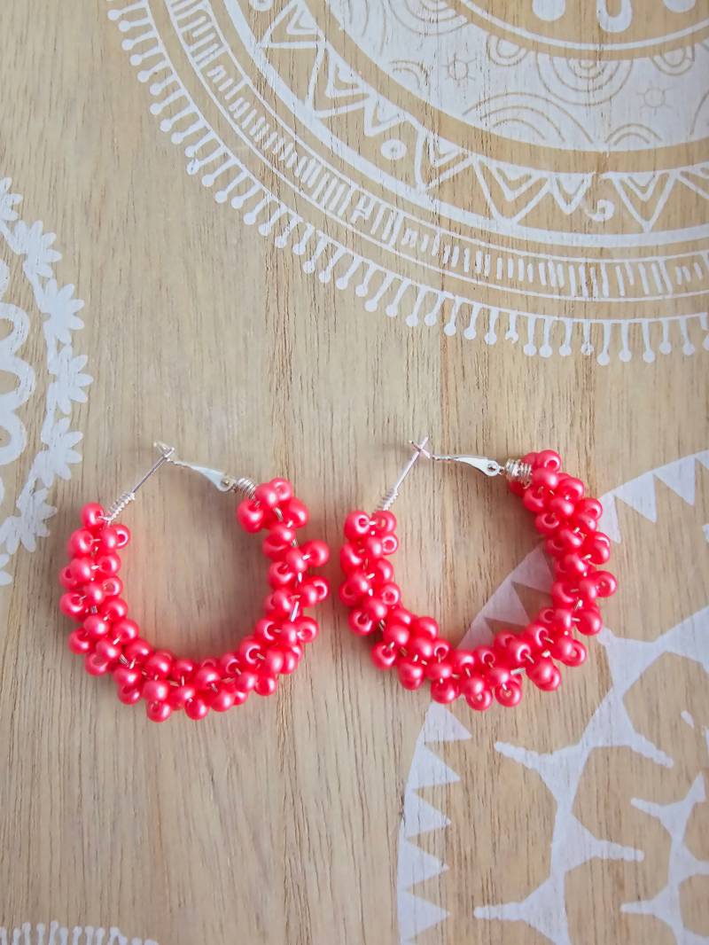 Twister Creolen Versilbert Mit Perlen Melone Twister Creolen Versilbert Mit Perlen Melone von 1000Gluecksmomente