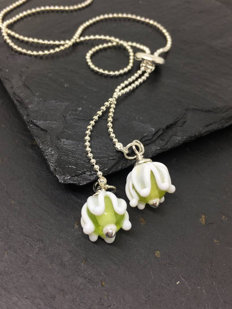 Halskette Mit 2 Maiglöckchen-Anhängern Aus Muranoglas, Geschenk Für Frauen Zum Valentinstag von 1000fiori