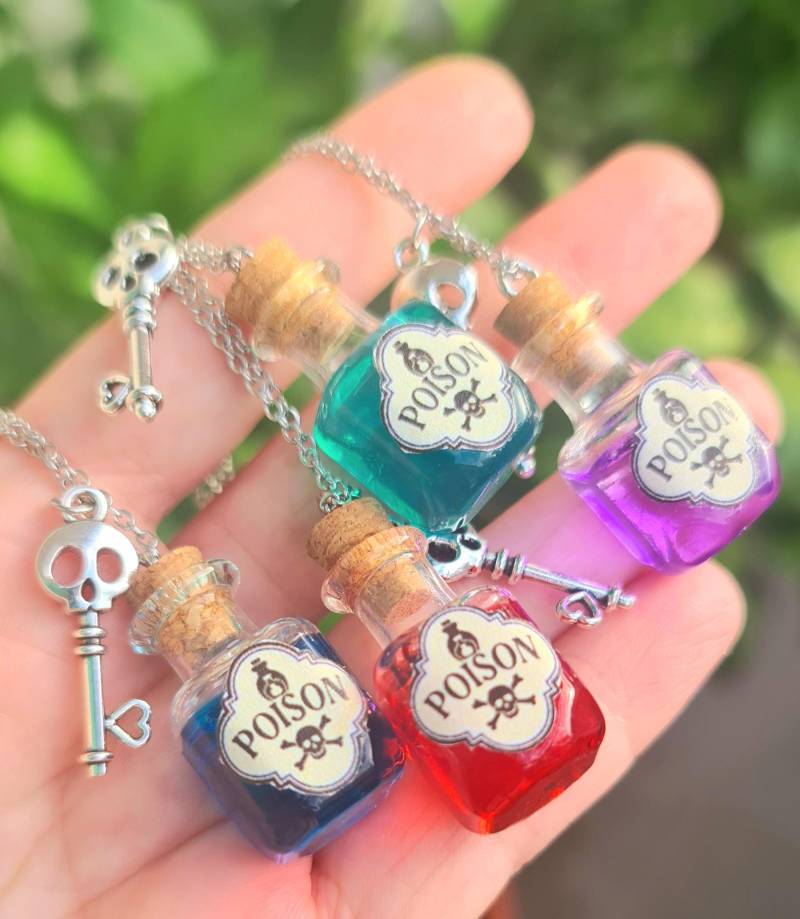 Personalisierbare Halsketten Mit Giftampullen Für Halloween von 1000ideeregalo