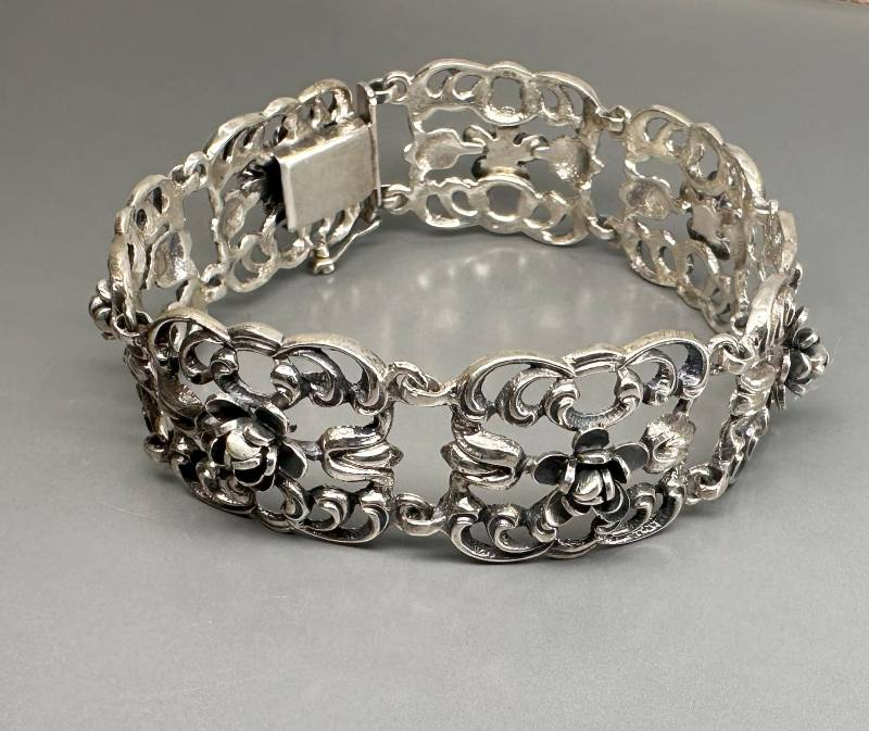 1920Er Art Deco 835 Silber Repoussé Rosen-Panel Armband von 100Saints