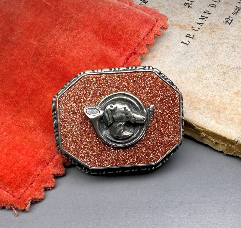 Antike Deutsche Goldfluss Brosche, St Hubertus, Jagdhund Anstecknadel von 100Saints