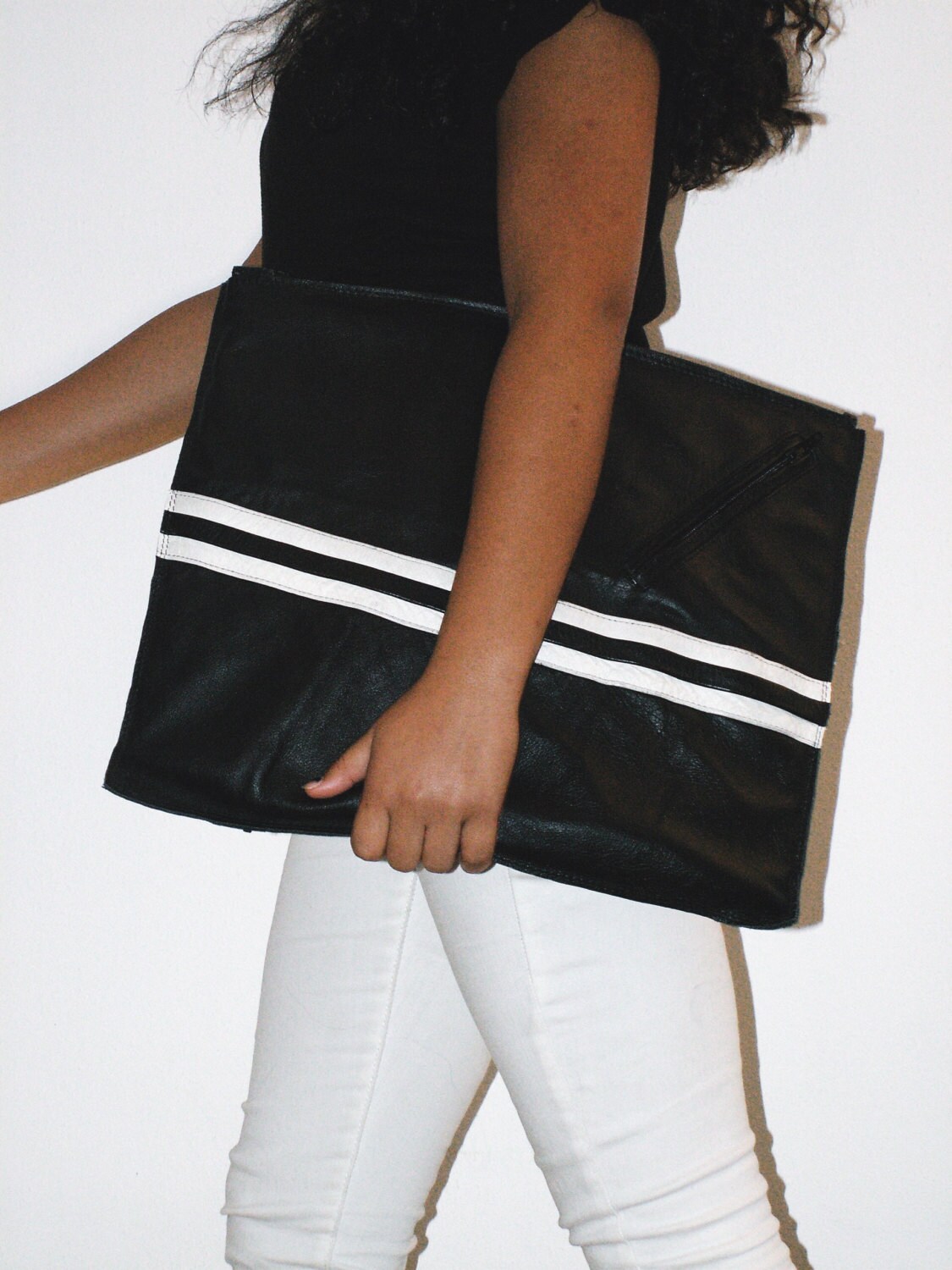 Nr.2 Laptoptasche Aus Schwarzem Leder/Recycelte Ledertasche Handgefertigte Vintage-Ledertasche Tablet-Tasche Nr.2 Laptoptasche Aus Schwarzem Leder/Recycelte Ledertasche Handgefertigte Vintage-Ledertasche Tablet-Tasche von 10BagsShop