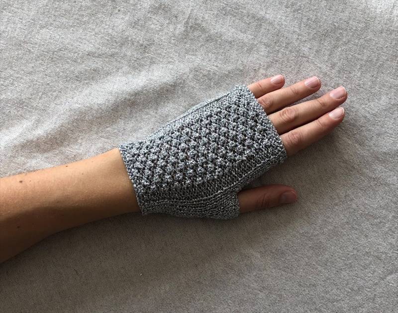 Damen Kurze Handschuhe Lurex Silber von 10Doigts2Mains