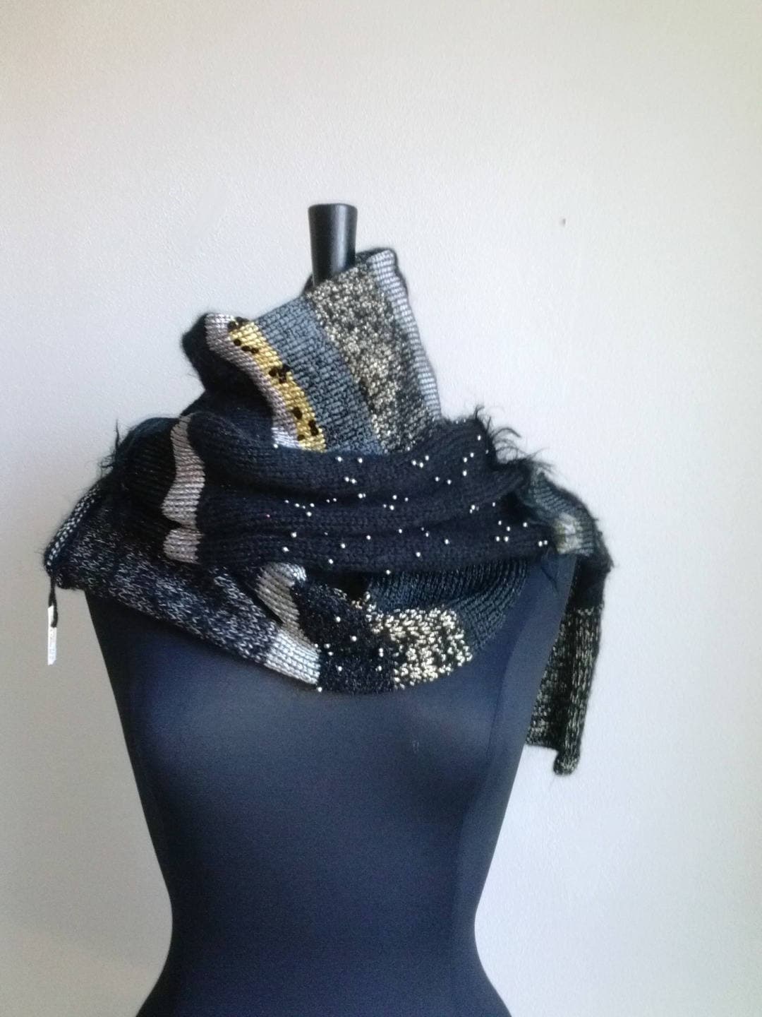 Langer Schal Frau Multi-Materialien Camaïeu Aus Schwarz Schillernden Grauen Pailletten Wolle Langer Schal Frau Multi-Materialien Camaïeu Aus Schwarz Schillernden Grauen Pailletten Wolle von 10Doigts2Mains