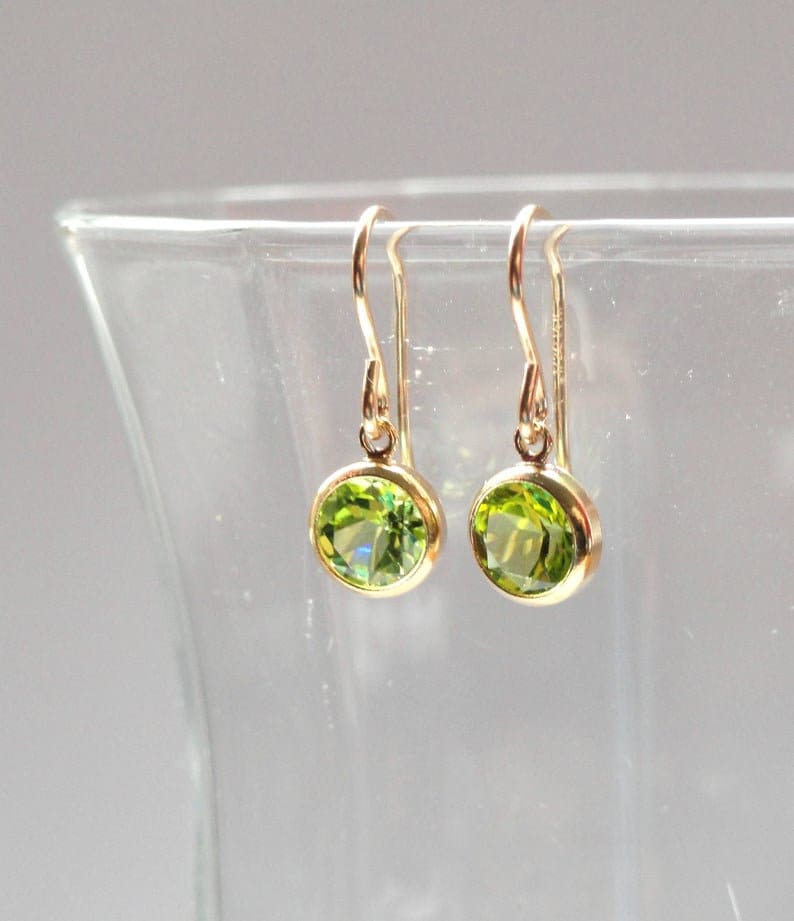 Gold Filled Peridot Ohrringe August Geburtsstein Schmuck von 10WESTJewellery