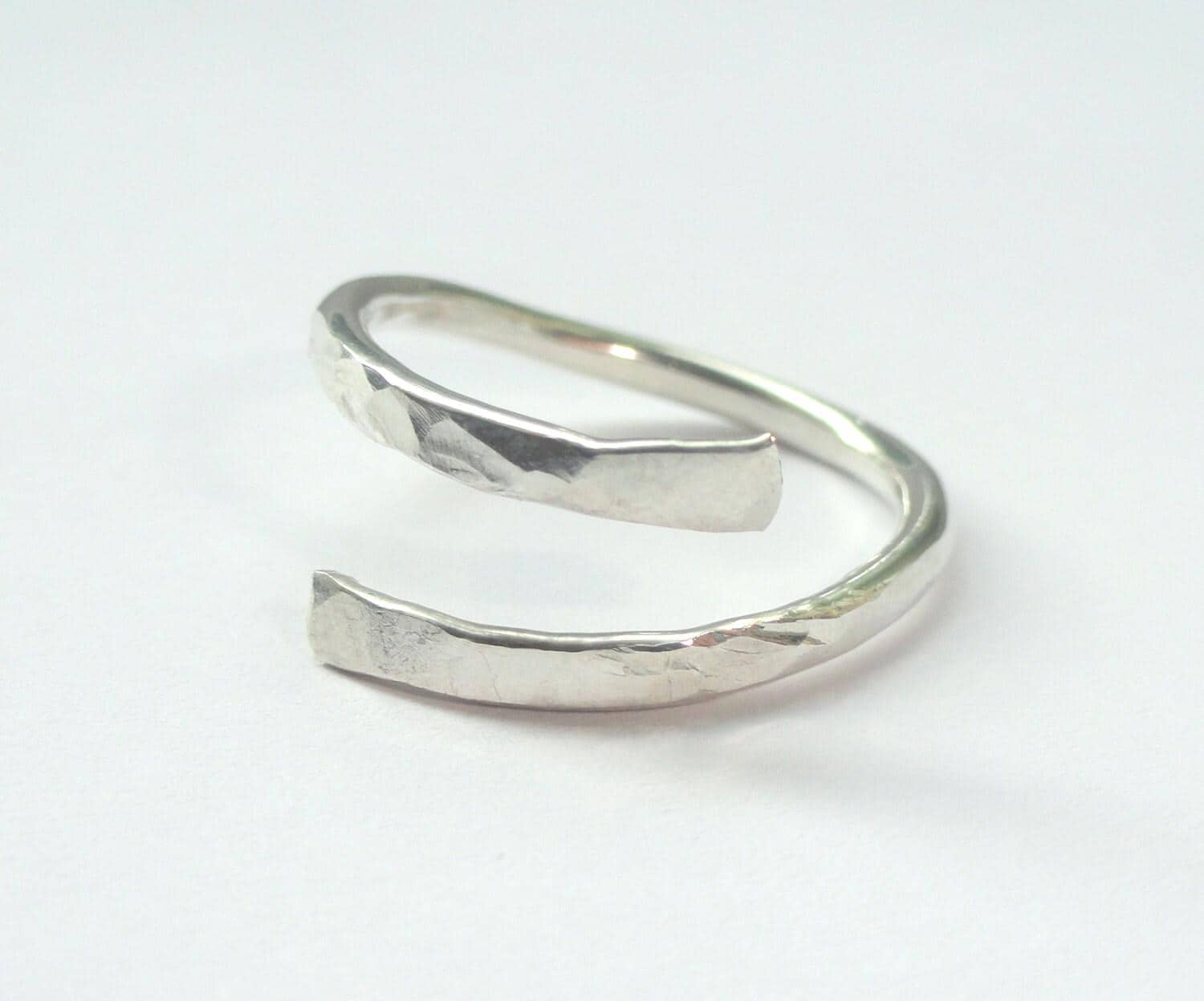 Silber 2 Mm Dicker Gehämmerter Ring, Minimalist Daumen Verstellbarer Ring von 10WESTJewellery