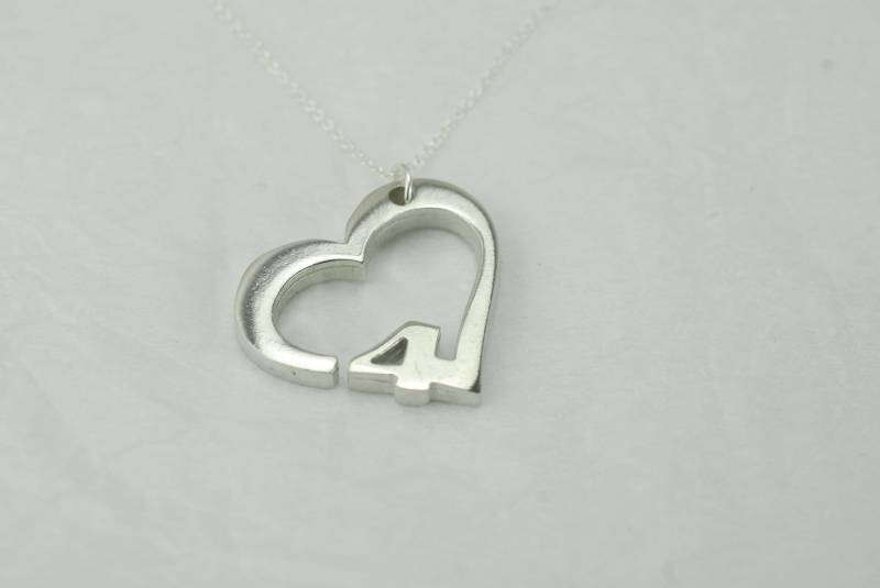 4 Jahre Jubiläum Herz Anhänger/Halskette - Geschenk von 10thAnniversaryGifts