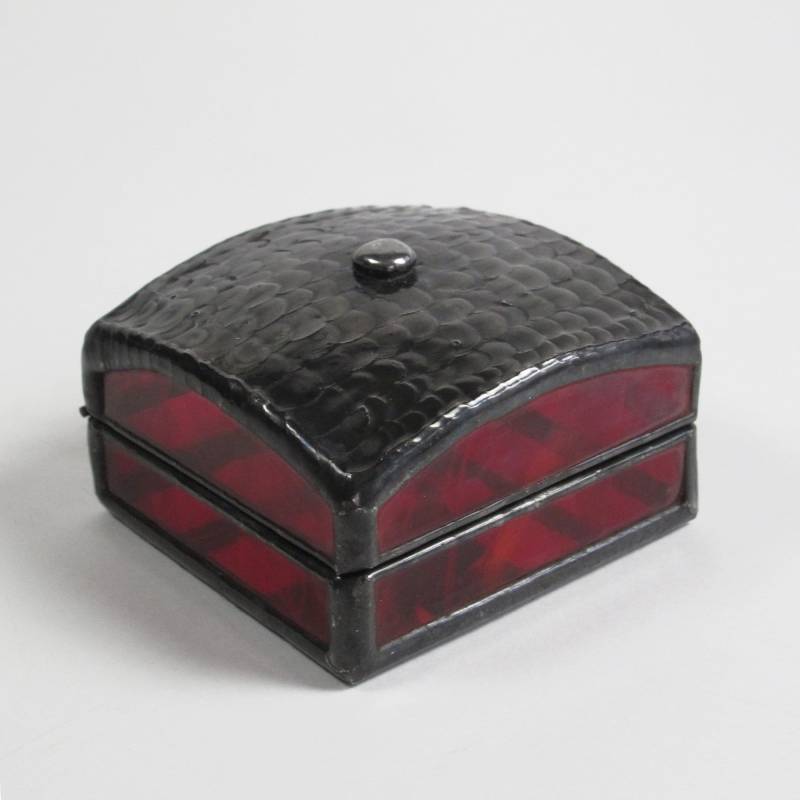 Rot Glasmalerei Ring Box Gehämmerte Zinn Schmuckschatulle von 1178box