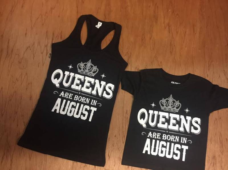 Queens Sind In... Wählen Sie Ihren Geburtstag Monat Frauen Racerback Tank Top Und Kinder Größe T Shirt von 123emmashirts