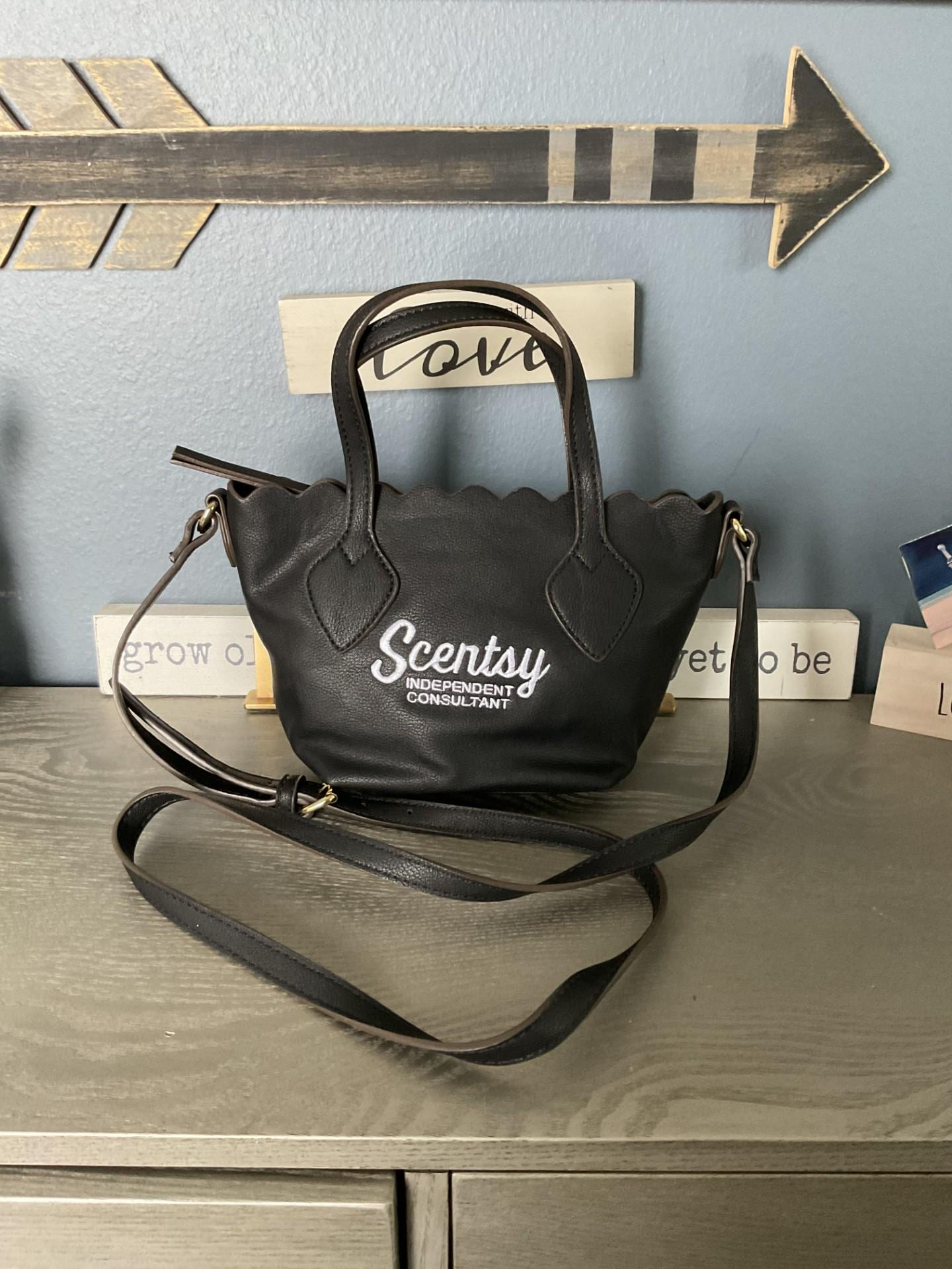 Autorisierte Scentsy Vendor Kleine Crossbody Gabby Geldbörse Tote Handtasche Tasche Schwarz Oder Weiß von 12EyesEmbroidery