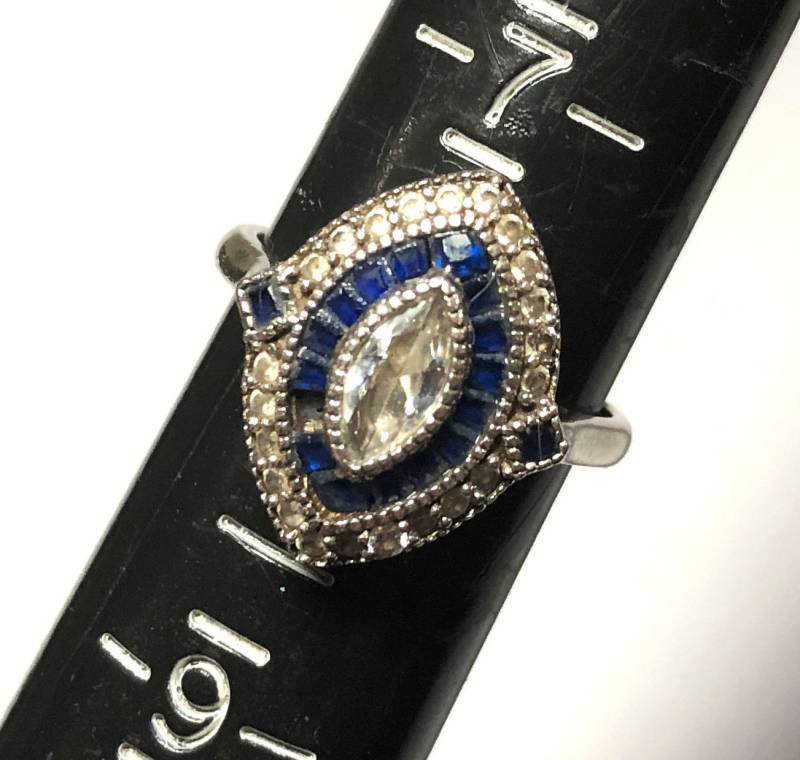 Art-Deco-Stil Kanal Set Baguette Saphir Blau & Weiß Kristall Sterling Silber Ring Art-Deco-Stil Kanal Set Baguette Saphir Blau & Weiß Kristall Sterling Silber Ring von 12Treasures12