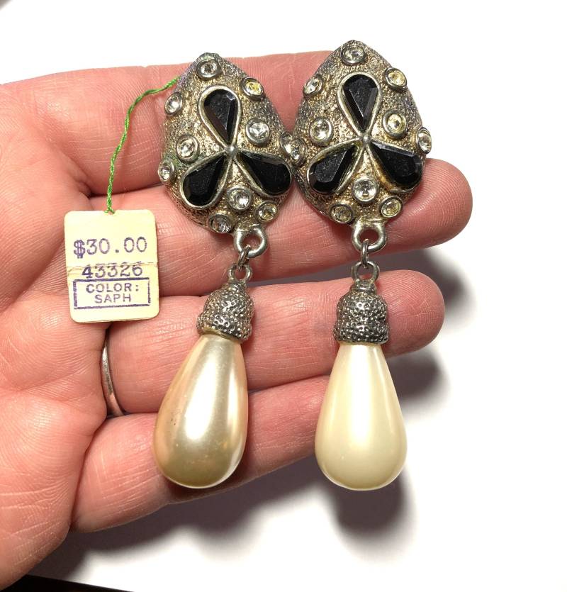 Riesige Art Deco Krone Trifari Saphir Strass Teardrop Perle Tropfen Ohrringe - Unsigniert Mit Etikett Originalanhänger Riesige Art Deco Krone Trifari Saphir Strass Teardrop Perle Tropfen Ohrringe - Unsigniert Mit Etikett Originalanhänger von 12Treasures12