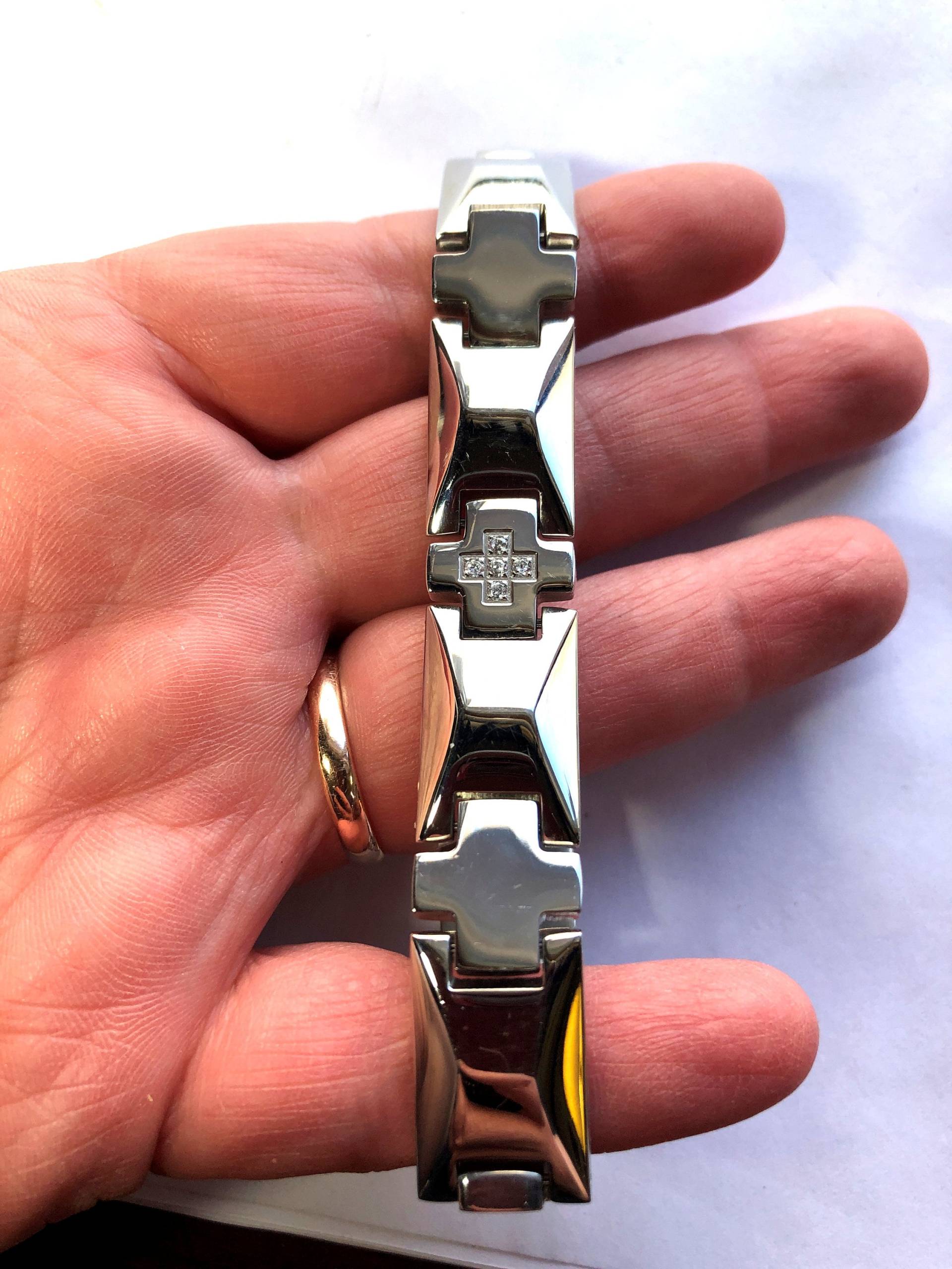 Schweres Edelstahl Kreuzritter Kreuz Modernist Armband Mit Steinen Schweres Edelstahl Kreuzritter Kreuz Modernist Armband Mit Steinen von 12Treasures12