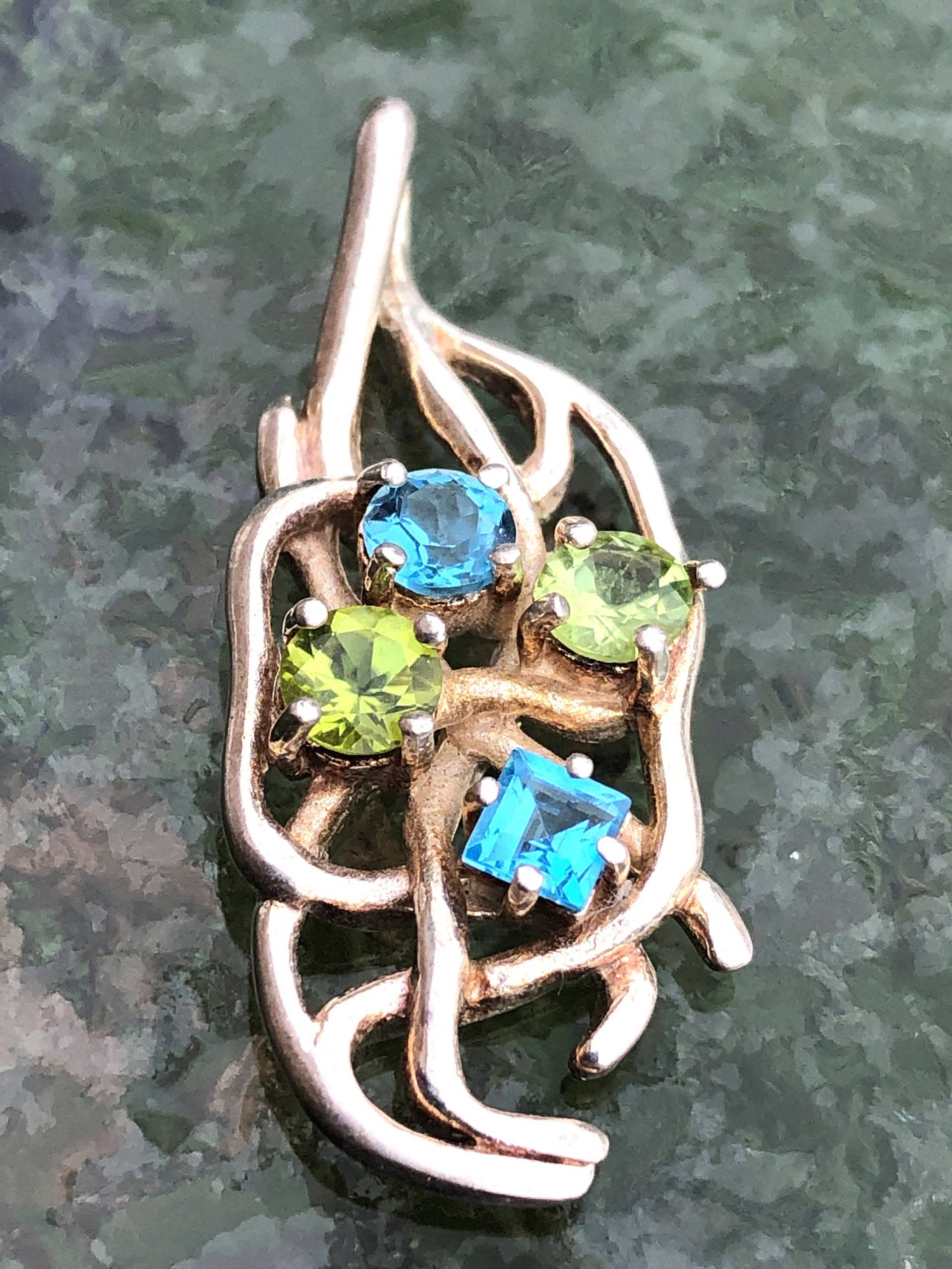 sterling Silber Chakra Echte Blautopas Und Peridot Abstrakt Modernist Anhänger-Unikat sterling Silber Chakra Echte Blautopas Und Peridot Abstrakt Modernist Anhänger-Unikat von 12Treasures12