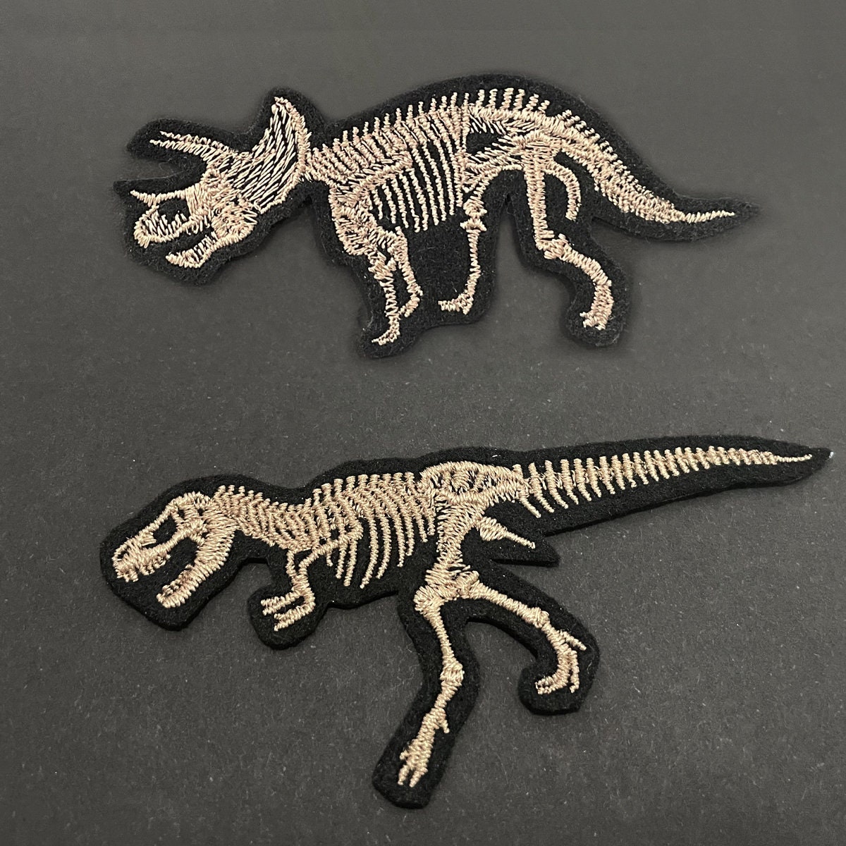Triceratops Skelett Aufnäher/T Rex von 12papers