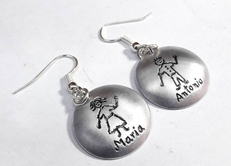 Freundschaftsohringe, Freunde, Kinder, Gravierte Aluminium Mit Menschlichen Designs Und Personalisierten Namen Freundschaftsohringe, Freunde, Kinder, Gravierte Aluminium Mit Menschlichen Designs Und Personalisierten Namen von 13AlGioielli