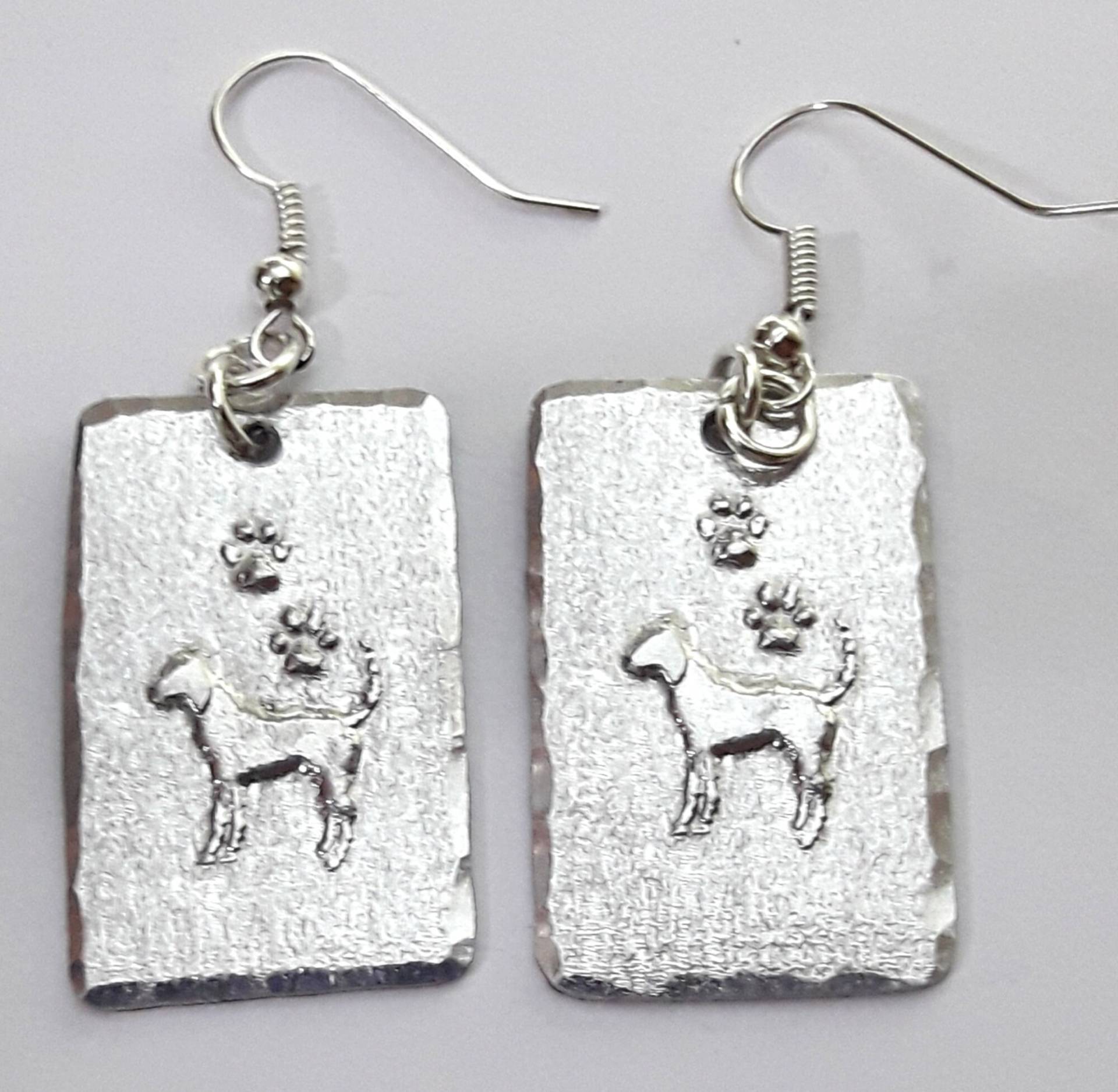 Leichte Aluminiumohrringe, Eingraviert Mit Rustikalem Hundedesign, Personalisierten Namen von 13AlGioielli