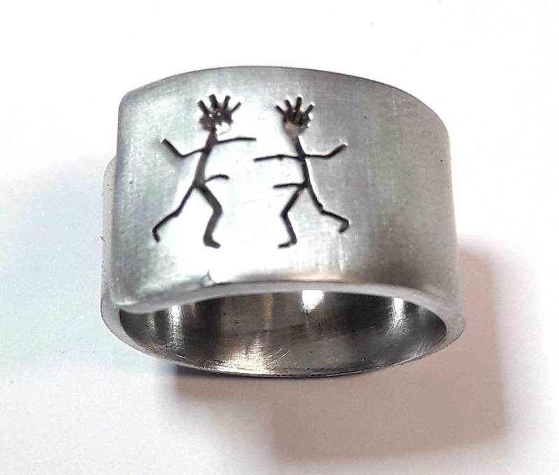 Offene Aluminium Ring Er Tanzt Mit Ihm Und Benutzerdefinierten Text Offene Aluminium Ring Er Tanzt Mit Ihm Und Benutzerdefinierten Text von 13AlGioielli