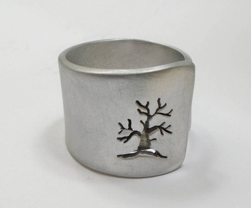 Offene Aluminium Ring Mit Perforierten Welle Senkrecht Auf Den Und Benutzerdefinierten Text Offene Aluminium Ring Mit Perforierten Welle Senkrecht Auf Den Und Benutzerdefinierten Text von 13AlGioielli