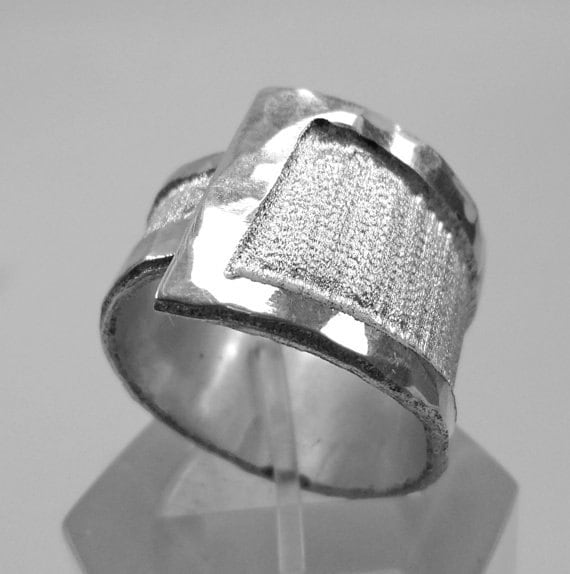 Open-Loop-Kanten Und Satin, Gehämmerten Aluminium Mit Eigenem Text von 13AlGioielli