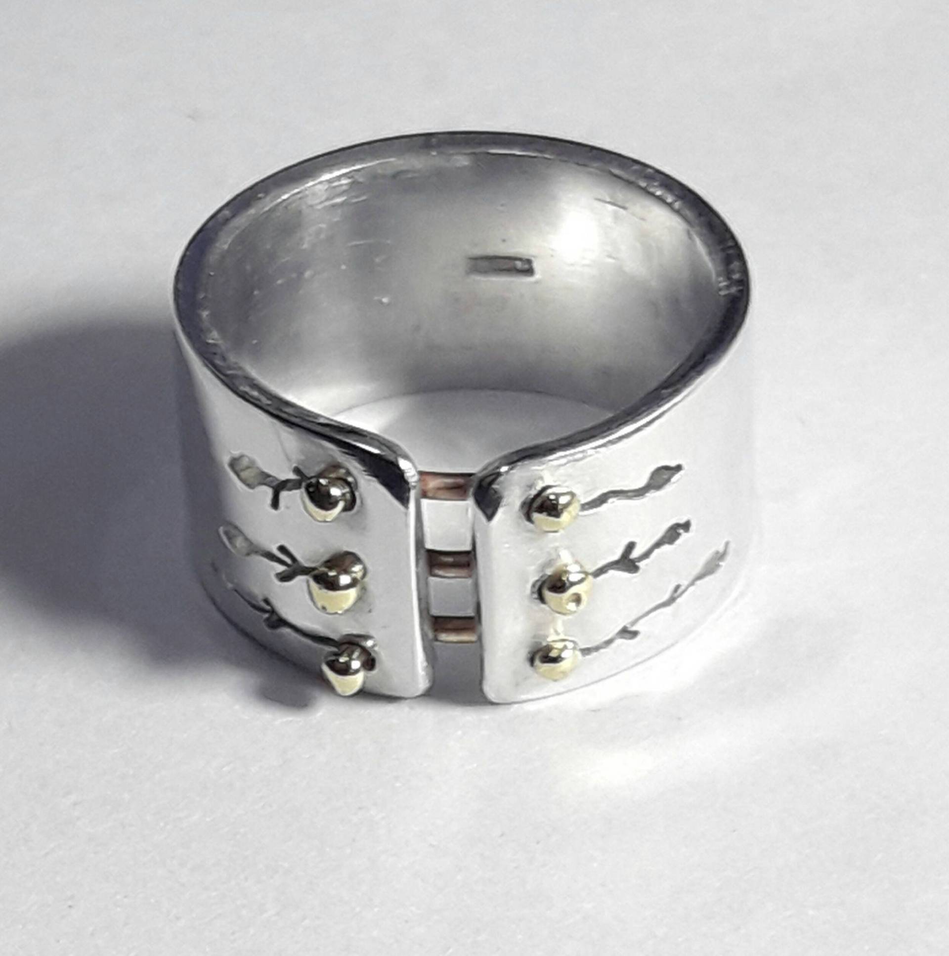 Unisex Aluminiumring Mit Messingknöpfen Und Personalisiertem Text von 13AlGioielli