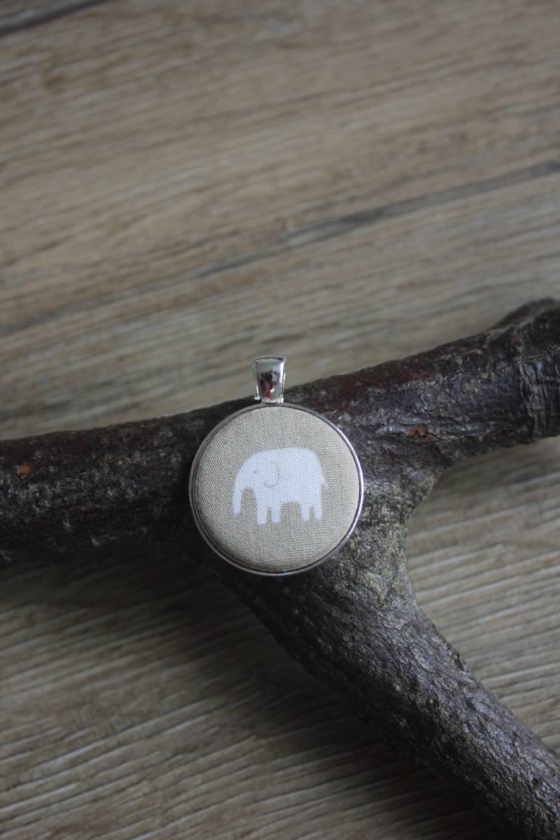 Anhänger Elefant, Elefant Halskette, Elefanten Schmuck, Geschenk, Elefant-Liebhaber-Geschenk, Kamee Anhänger, Print von 13DaisyChains