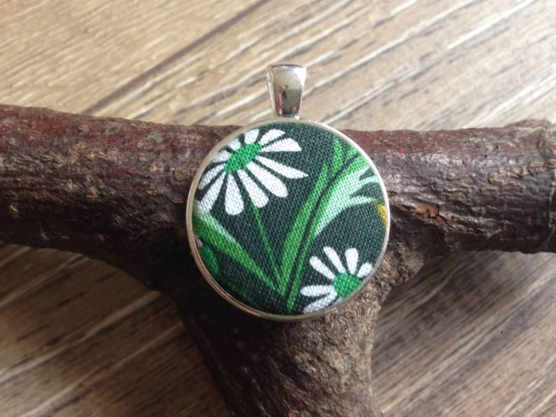 Daisy Anhänger, Halskette, Schmuck, Geschenke, Print, Kamee Floralen Blumendruck, Blumengeschenk von 13DaisyChains