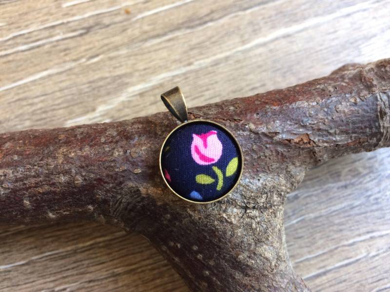 Tulpe Anhänger, Druck, Tulip Geschenk, Tulpe, Schmuck, Kleine Blumen Kette, Schmuck von 13DaisyChains