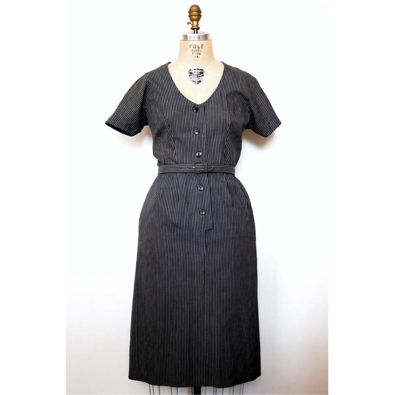 Vintage 50Er 1950Er Graues Baumwoll Nadelstreifen Day Kleid Mit Gürtel Vintage 50Er 1950Er Graues Baumwoll Nadelstreifen Day Kleid Mit Gürtel von 13bees