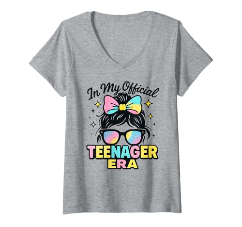 Damen In My Official Teenager Era – 13. Geburtstag T-Shirt mit V-Ausschnitt von 13th Birthday Quotes & Gifts