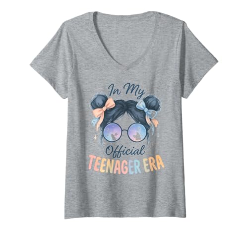 Damen In My Official Teenager Era – 13. Geburtstag T-Shirt mit V-Ausschnitt von 13th Birthday Quotes & Gifts